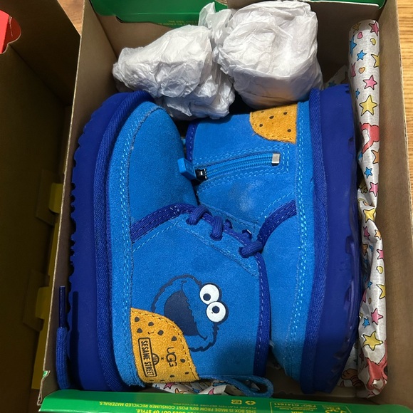 Kids Cookie Monster UGGS💙📦 - Picture 4 of 9